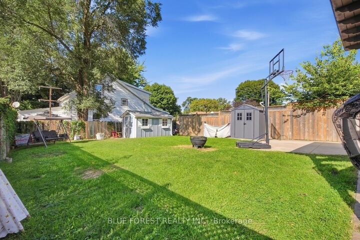 Property Photo:  8 Edna Street  ON N5Z 2X9 
