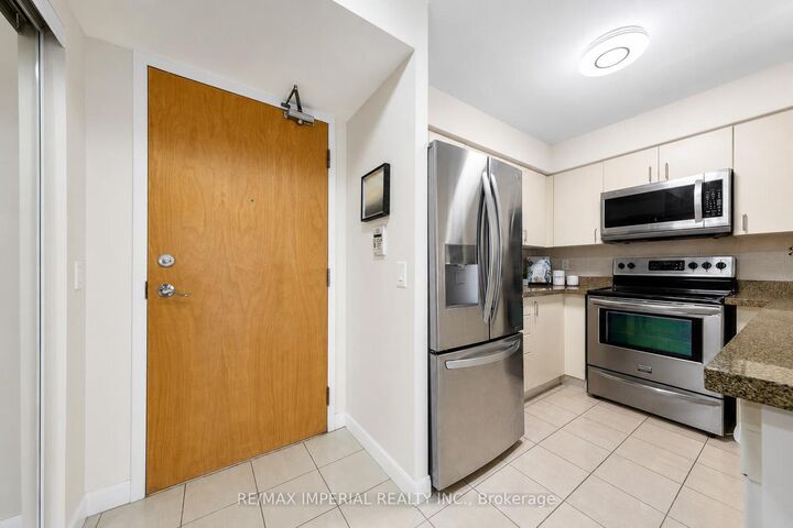 Property Photo:  4968 Yonge Street 2903  ON M2N 7G9 