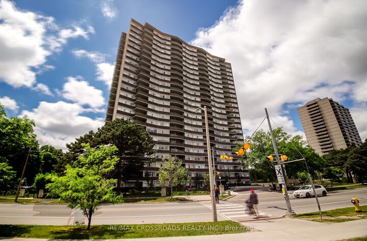 Property Photo: 3151 Bridletowne Circle 606 ON M1W 2T1