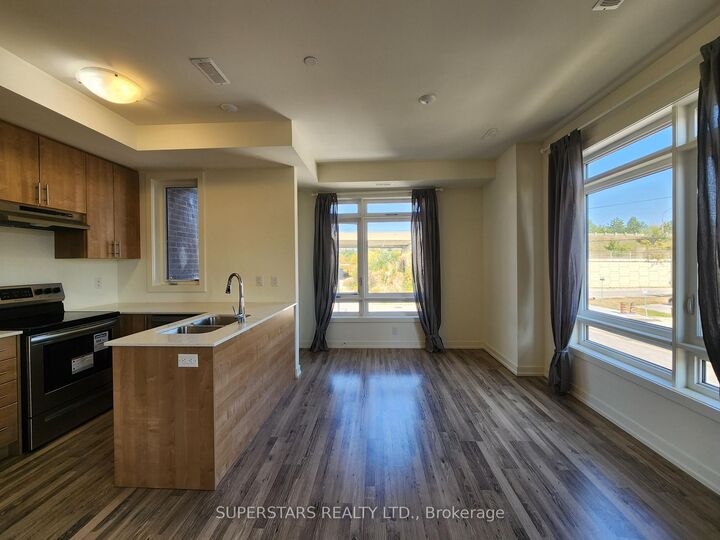 Property Photo:  370 Red Maple Road 37  ON L4C 5T4 