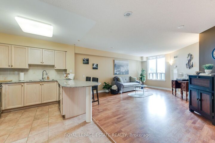 Property Photo:  1720 Eglinton Avenue E 623  ON M4A 2X8 