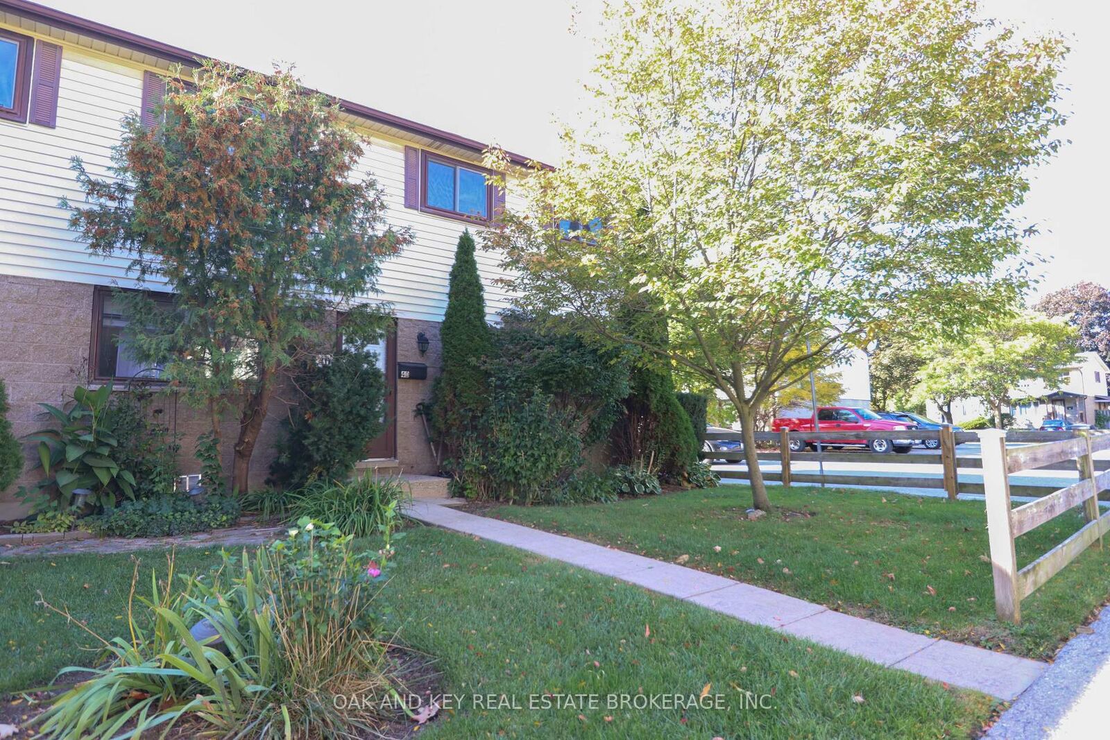 Property Photo:  825 Dundalk Drive 40  ON N6C 3V6 