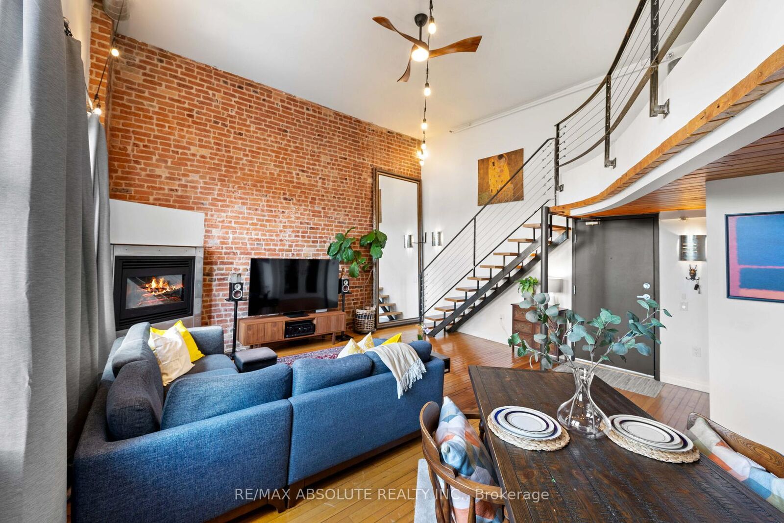 Property Photo:  589 Rideau Street 404  ON K1N 6A1 