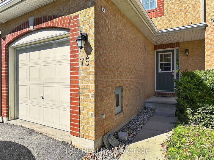 Property Photo:  75 Silverlace Private  ON K1T 3Z8 