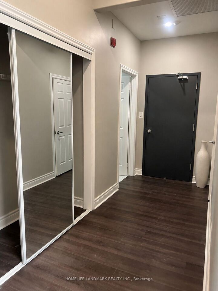 Property Photo:  89 Finch Avenue W 302  ON M2N 2H6 