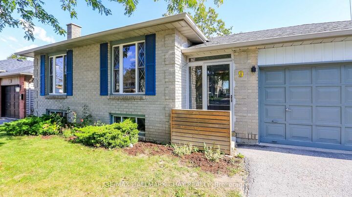 Property Photo:  9 Bronte Crescent  ON L4N 5B8 
