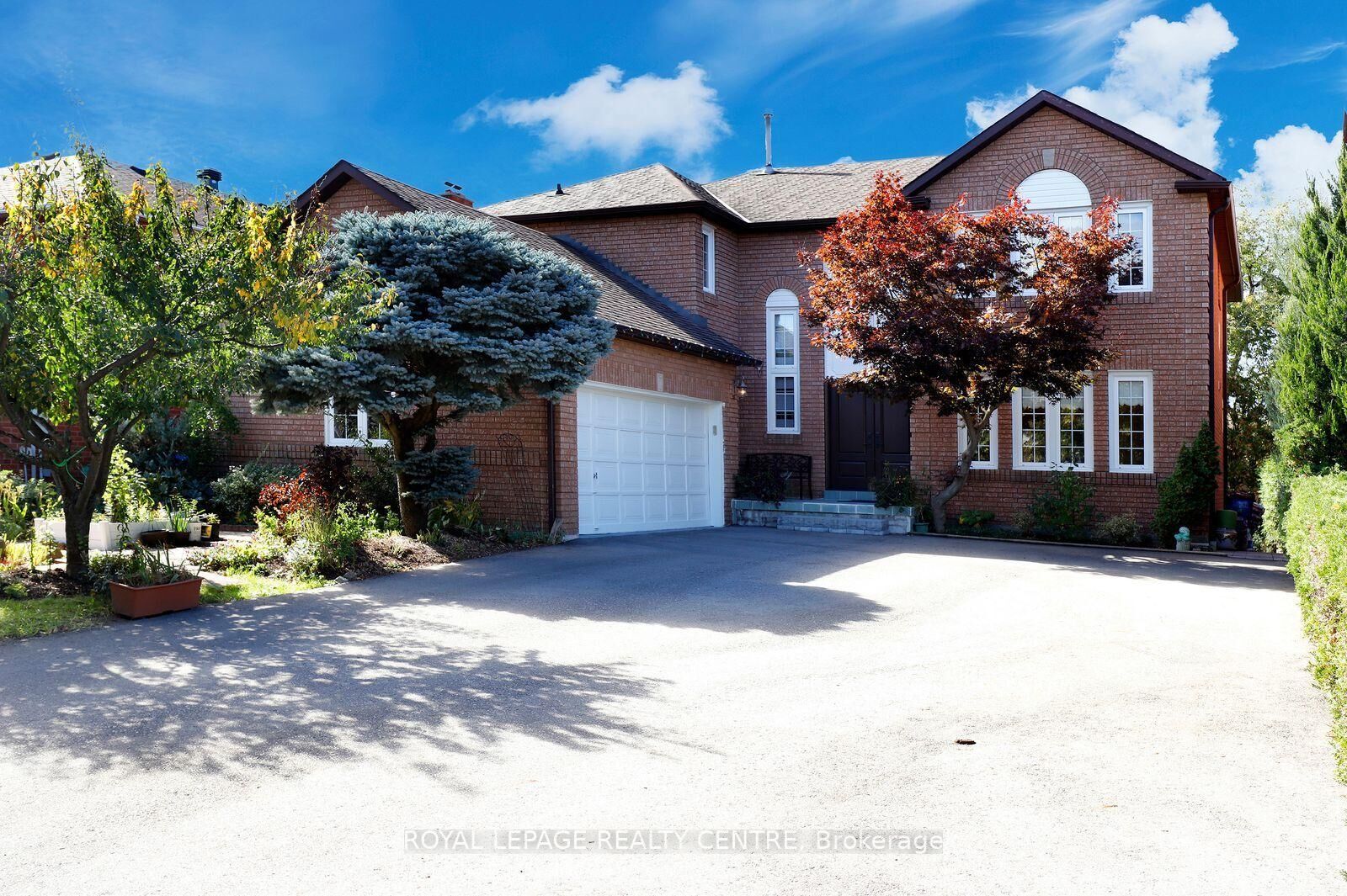 Property Photo:  5680 Oldcastle Crescent  ON L5M 4X5 