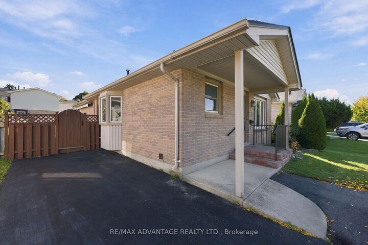 Property Photo:  15 Cheswick Circle  ON N6E 3L8 