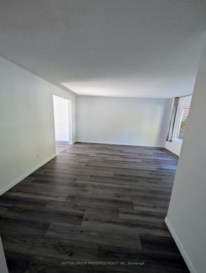 Property Photo: 272 Homestead Court N 101 ON N6G 2E5