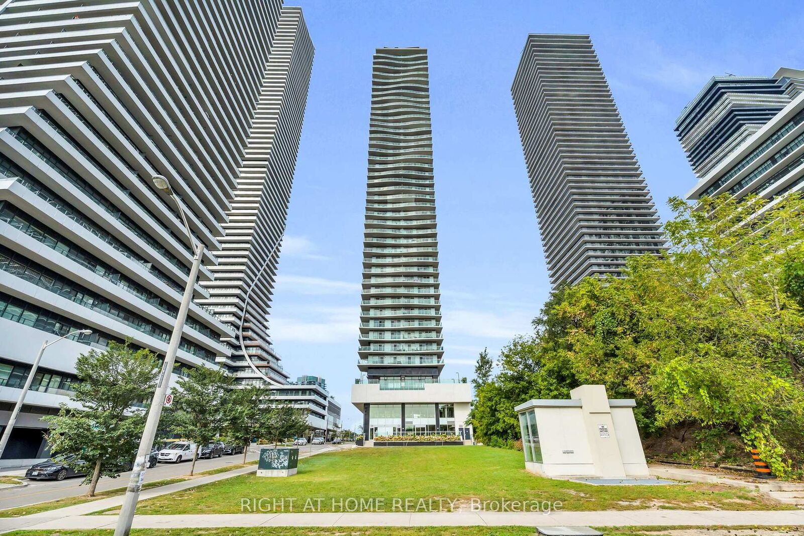 Property Photo:  33 Shore Breeze Drive 2304  ON M8V 0G1 