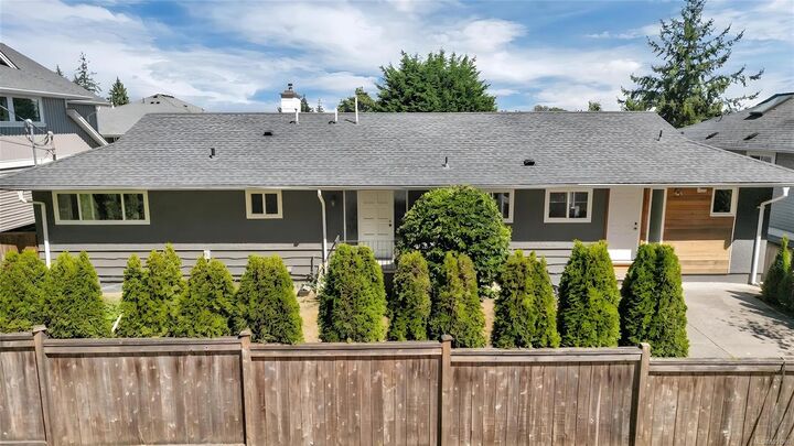 Property Photo:  5620 Hammond Bay Rd  BC V9T 5N2 