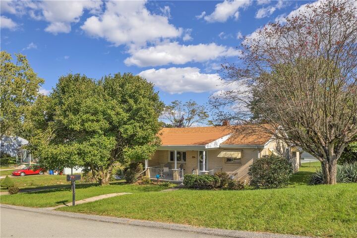 Property Photo: 2207 Warren Avenue PA 15642