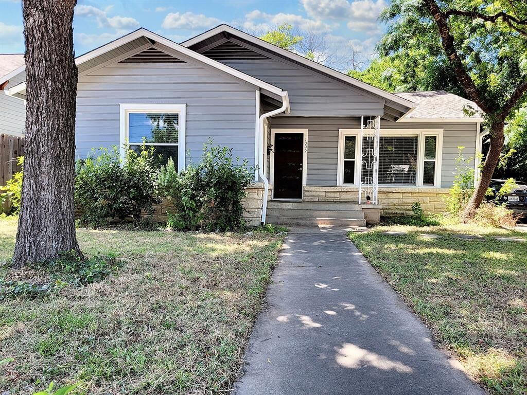 Property Photo: 1009 E 38 1/2 Street B TX 78751