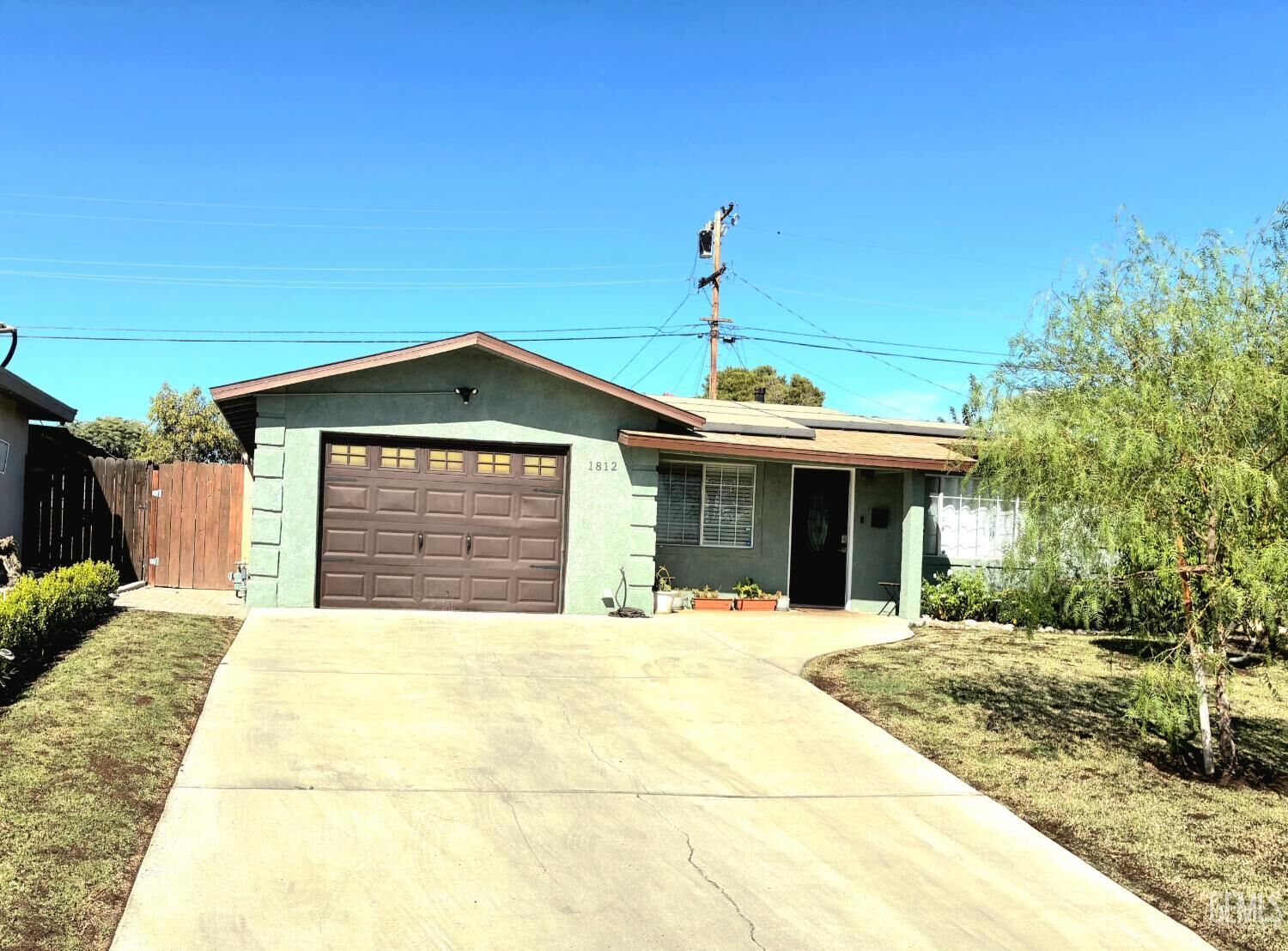 Property Photo:  1812 Crestview Drive  CA 93305 