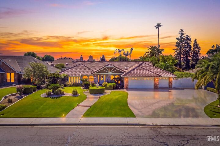 Property Photo:  12107 Red Rose Way  CA 93312 