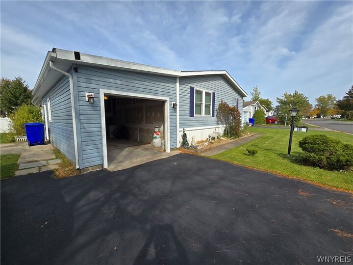 Property Photo:  1081 Ridgewood Drive  NY 14094 