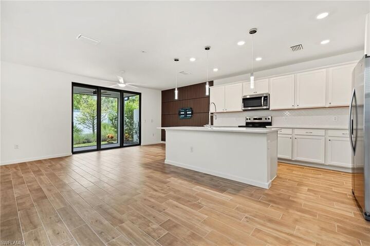 Property Photo:  27837 Solis Grande Dr  FL 34135 