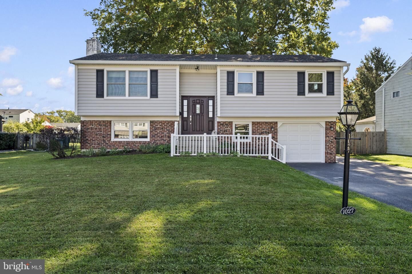 Property Photo: 1027 Oakwood Drive PA 18974