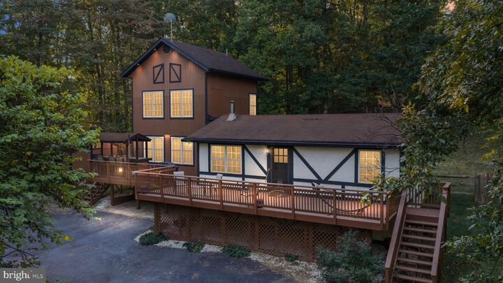 Property Photo: 104 Laurel Lane VA 20135