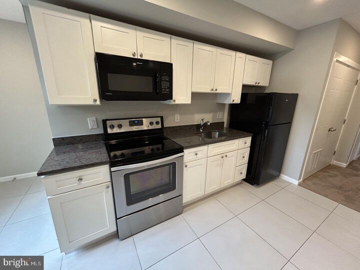 Property Photo:  