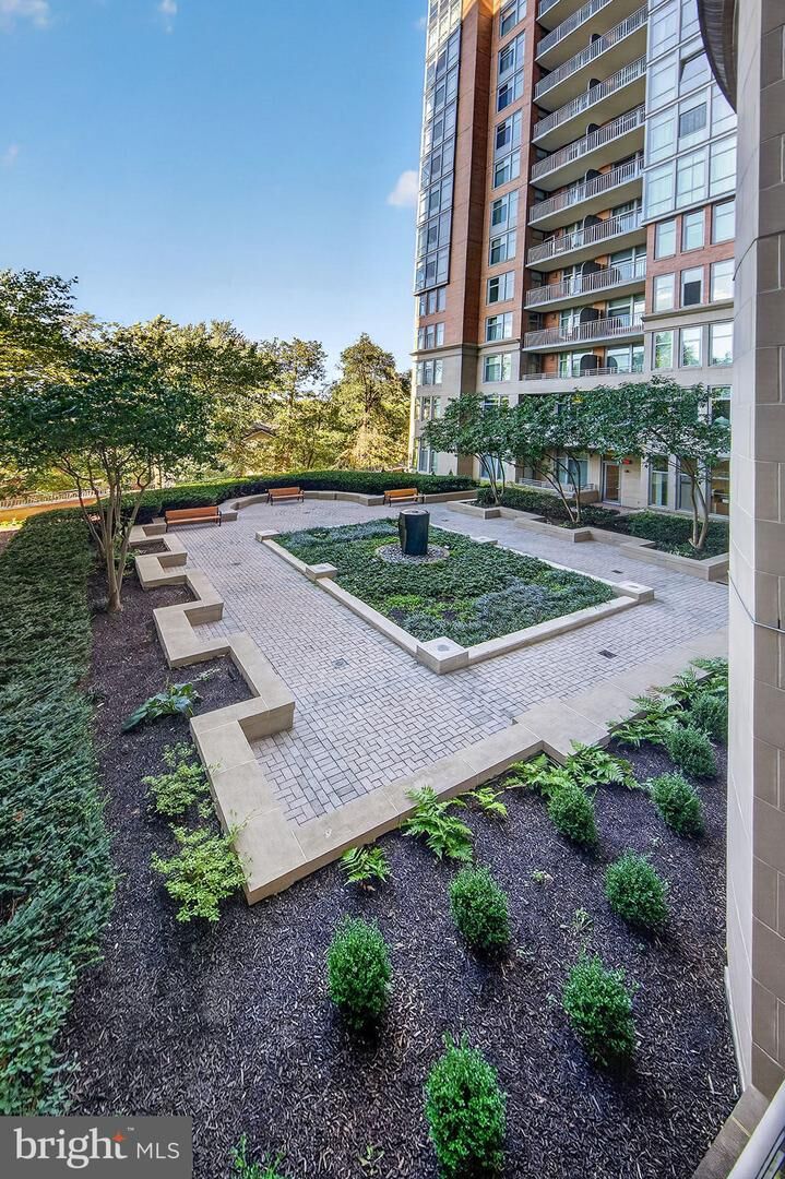 Property Photo: 8220 Crestwood Heights Drive 202 VA 22102