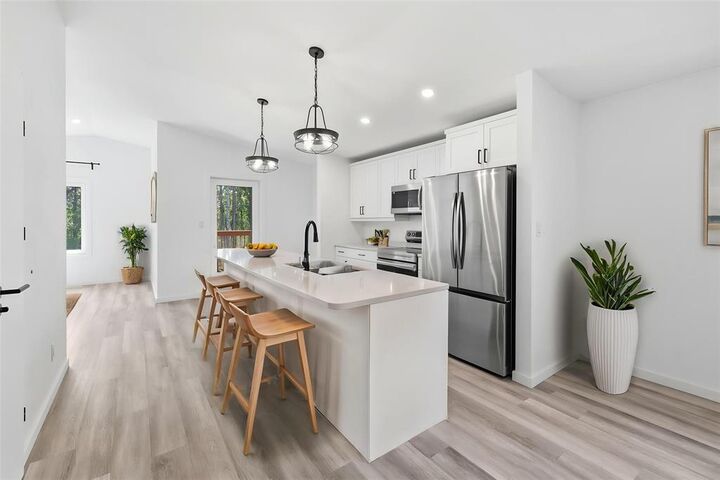 Property Photo:  176 Ravenhill Drive  MB R0A 0V0 