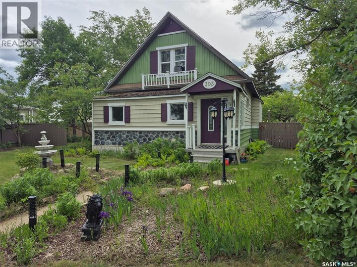 Property Photo:  303 Edward Street  SK S0K 3L0 