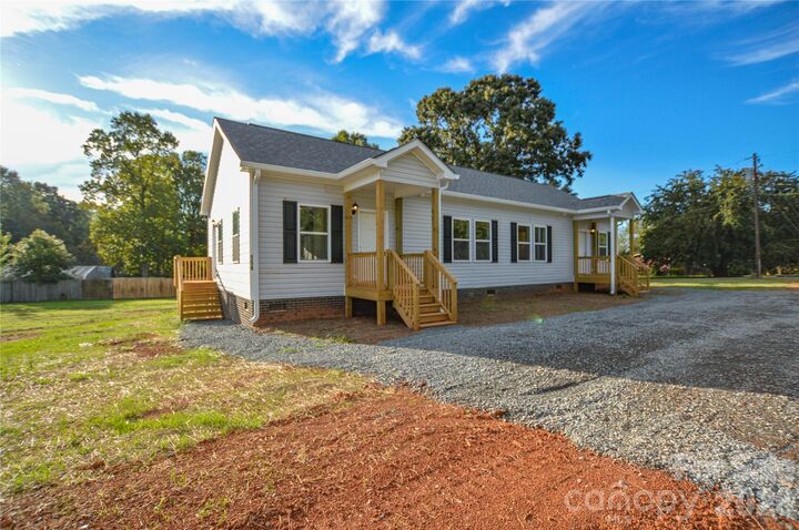 Property Photo: 104 Carolyn Road NC 28147