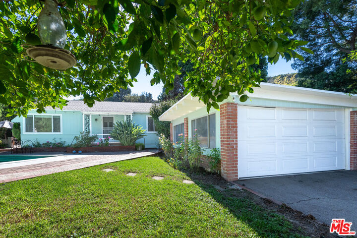 Property Photo:  10948 Fruitland Dr  CA 91604 