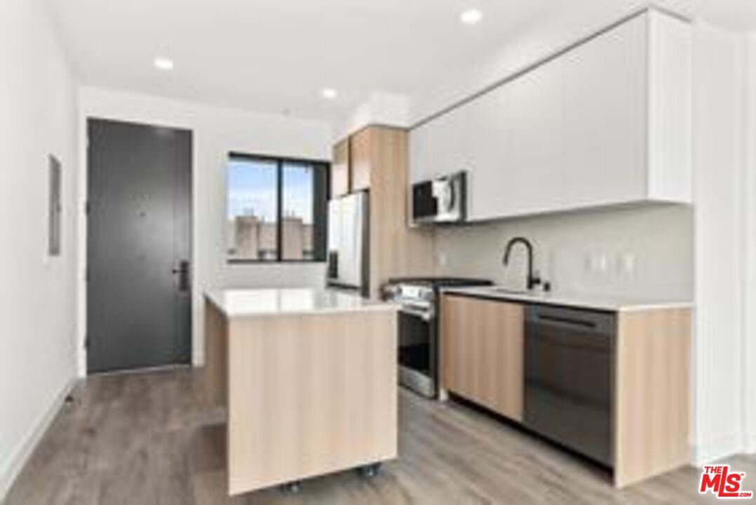 Property Photo: 11013 Hartsook St, Unit 304 CA 91601