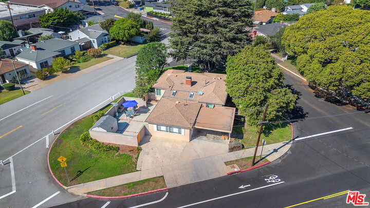 Property Photo:  11810 Radio Dr  CA 90064 