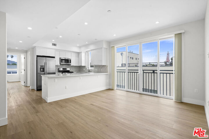 Property Photo: 11042 La Maida St, Unit 203 CA 91601