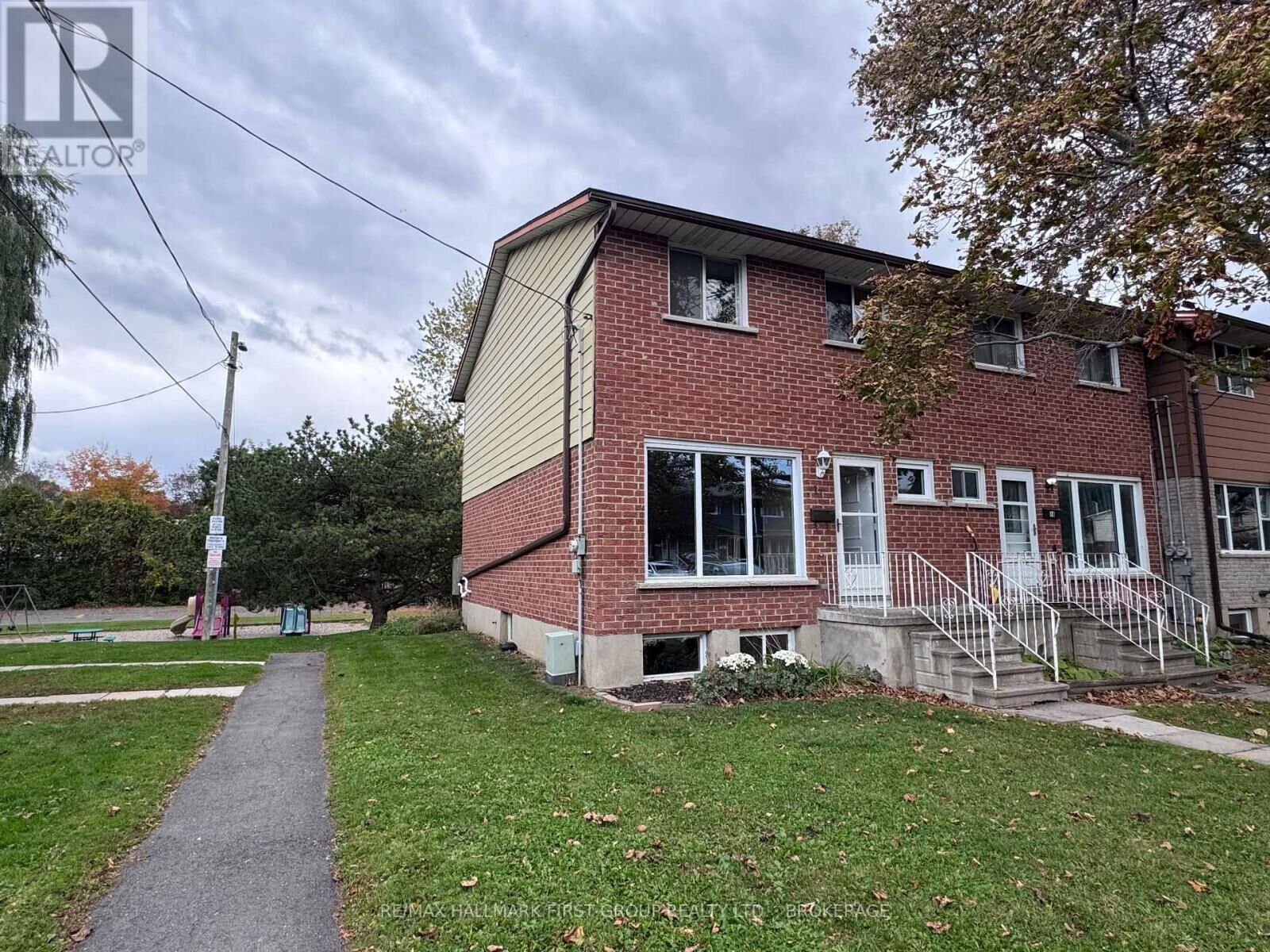 Property Photo:  23 Addington Street 17  ON K7N 1C6 