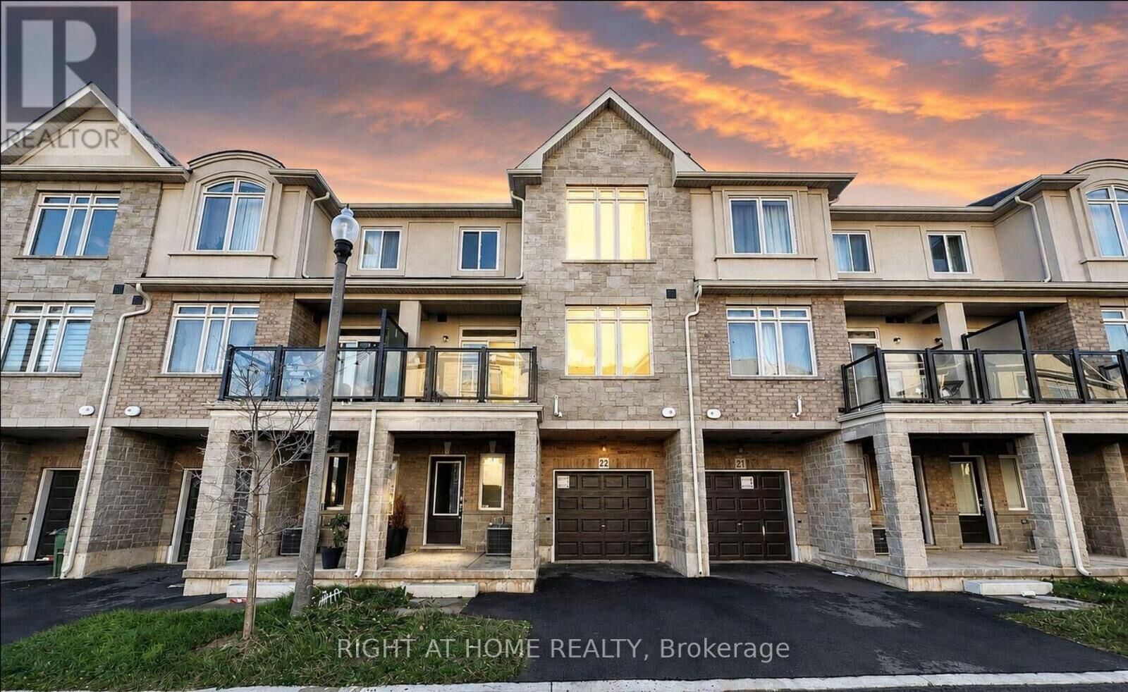 Property Photo:  40 Zinfandel Drive 22  ON L8E 0L1 