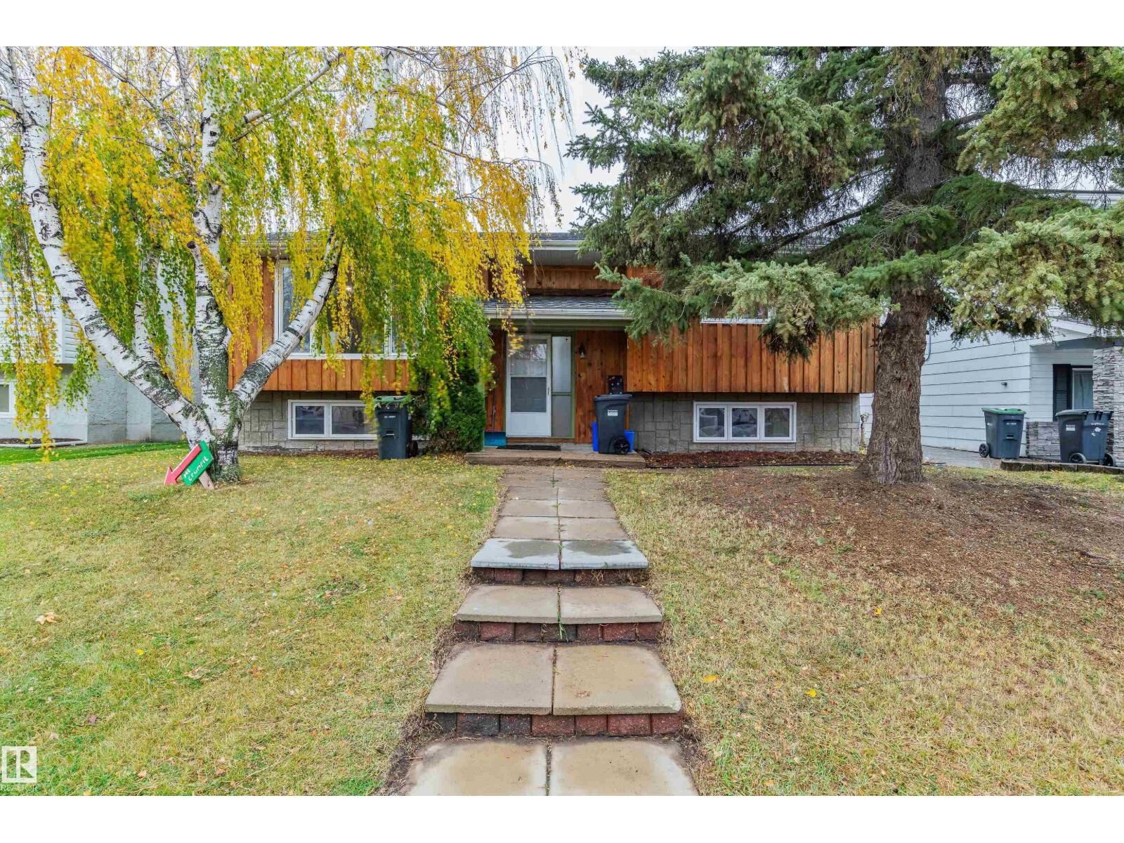 Property Photo:  5014 45 St  AB T9M 1Z2 