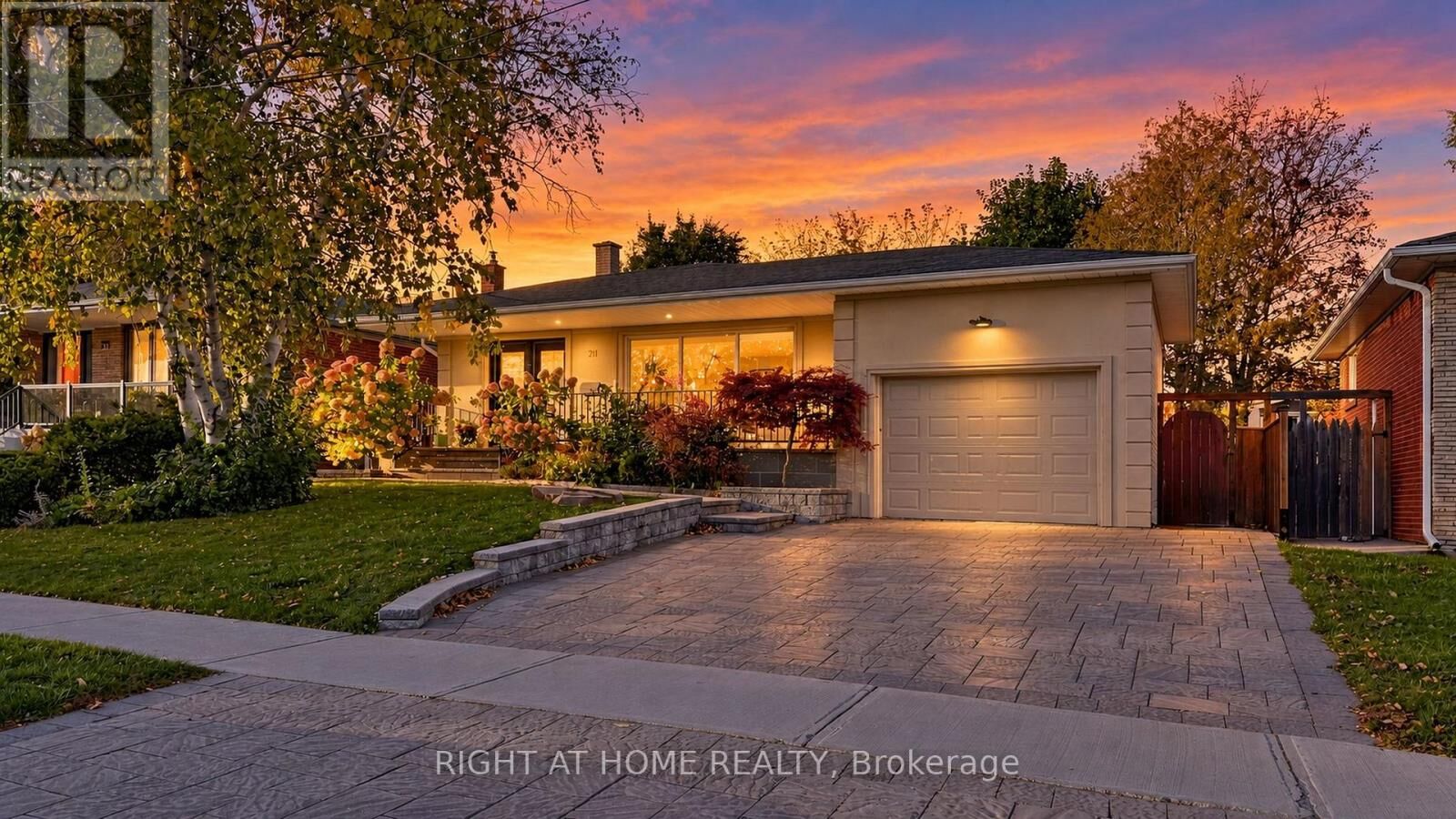 Property Photo:  24 Stonedene Boulevard  ON M2R 3C7 
