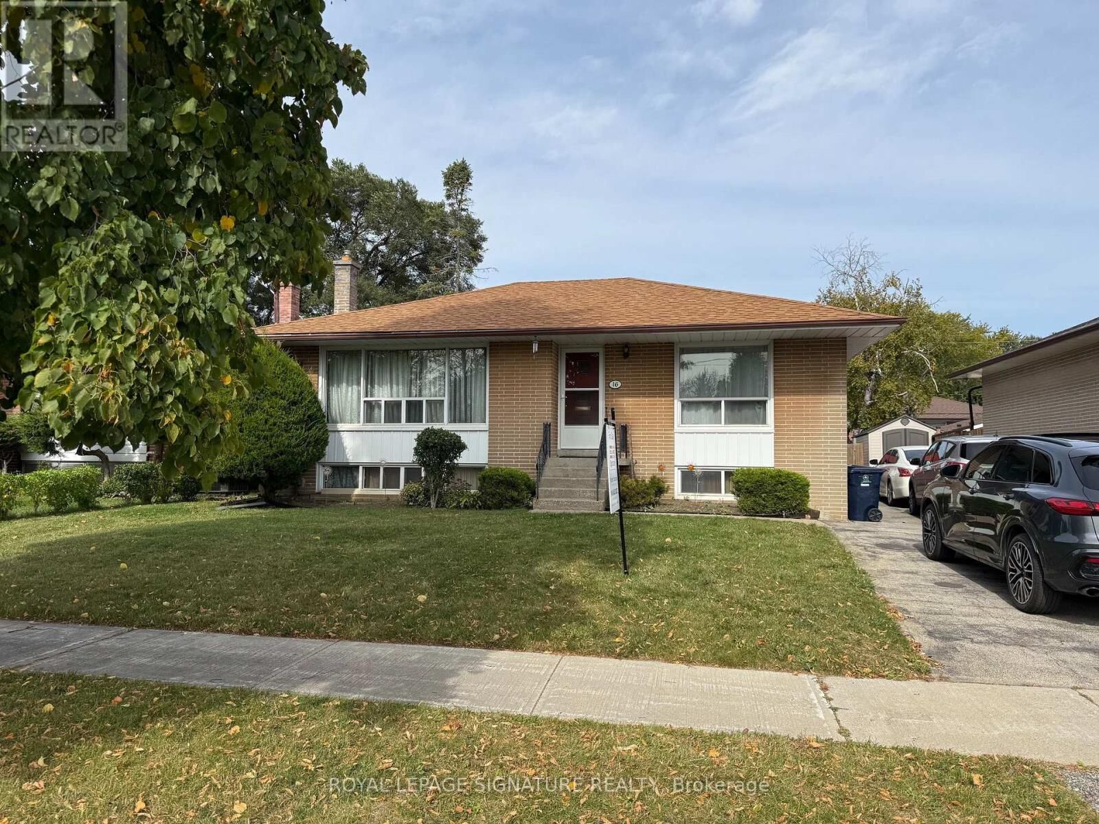 Property Photo:  16 Hoshlega Drive  ON M1G 2X5 