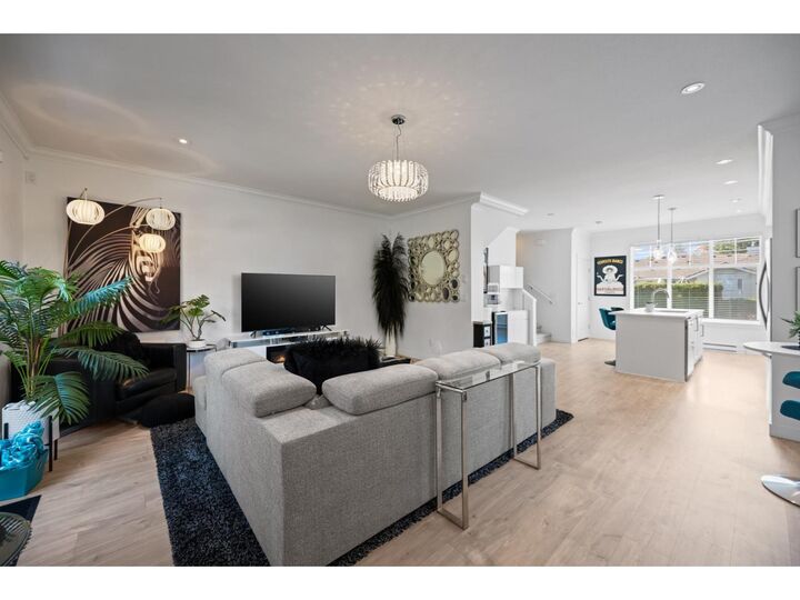 Property Photo:  2550 156 Street 9  BC V4P 1C8 