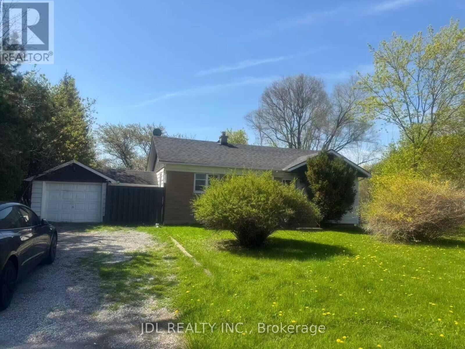 Property Photo: 555 Wellington Street West ON L4G 6J7