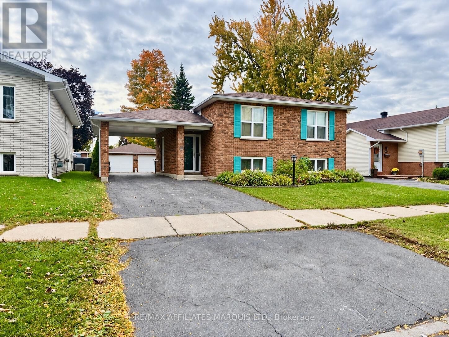 Property Photo:  112 Twelfth Street East  ON K6H 6S7 