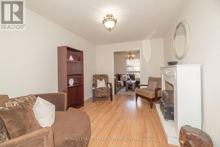 Property Photo:  5 Heaver Drive  ON L1N 9K4 