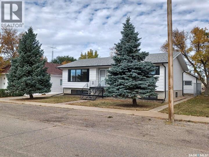 Property Photo:  113 5th Avenue  SK S0H 1X0 