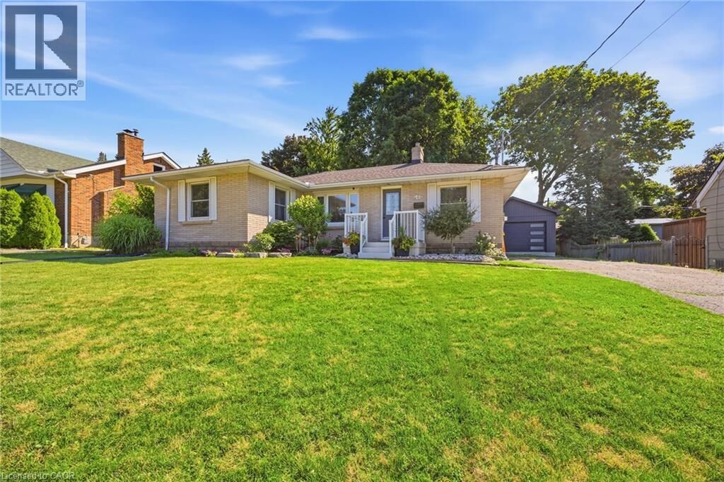 Property Photo:  402 Wellington Street North  ON N4S 6S7 