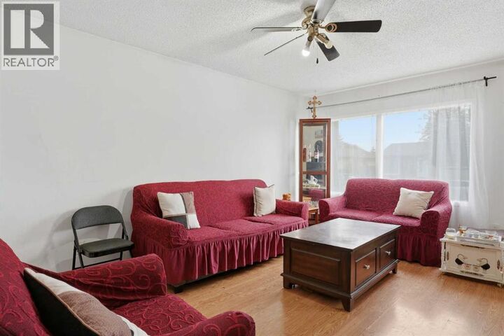 Property Photo:  188 Maitland Drive Northeast  AB T2A 5T7 