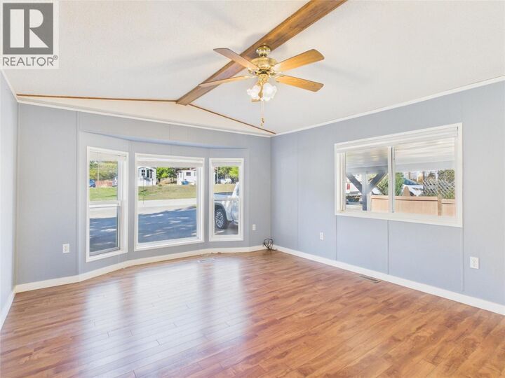 Property Photo:  2640 Warren Avenue 33  BC V1A 1T5 