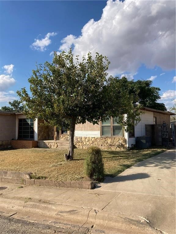 Property Photo:  607 Caylor  TX 79720 
