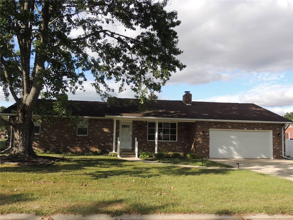 Property Photo: 900 Park Hills Drive IL 62401