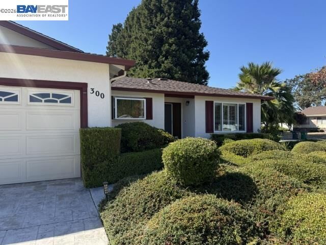 Property Photo:  300 Kingsley Pl  CA 94583 