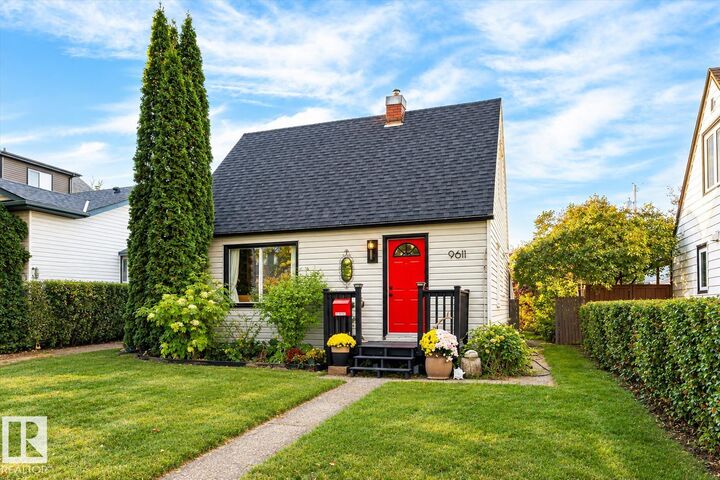 Property Photo:  9611 73 Avenue NW  AB T6E 1B3 