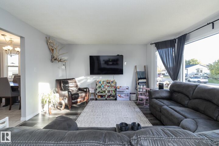 Property Photo:  5026 52 Street  AB T0C 0V0 